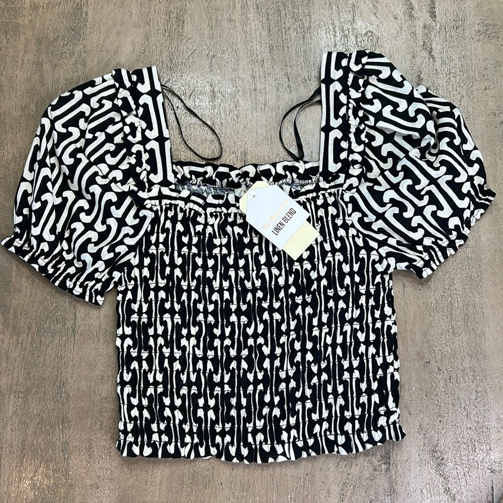 Monteau cropped shirt, linen blend, size Small.